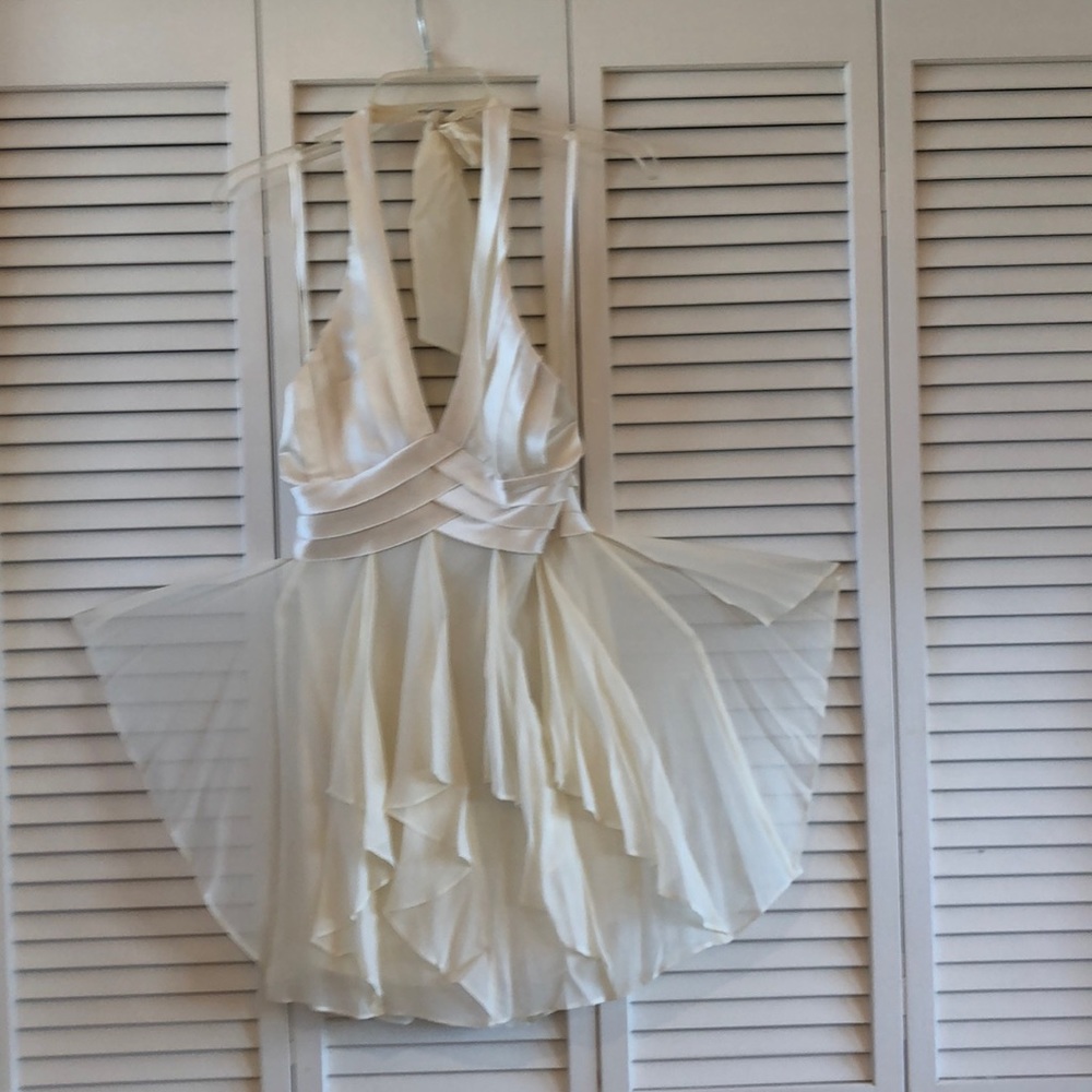 BCBG MAXAZRIA Flowy Halter Top Off White Cream Size 4 Medium